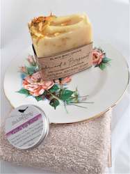 Roslyn China Dish 'Fashion Roses' with Cedarwood & Bergamot Artisan Soap