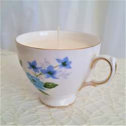 Queen Anne Cup Candle - Freesia