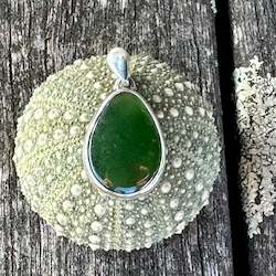 Jewellery: Small New Zealand greenstone and sterling silver drop pendant