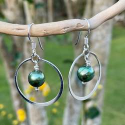 Jewellery: Green freshwater pearl earrings