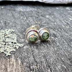 Jewellery: 3mm NZ greenstone stud earrings