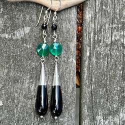 Jewellery: Black onyx and green agate earrings