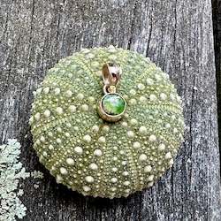 9 ct gold Tiny 5mm Marsden Flower greenstone pendant