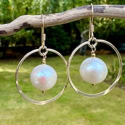 Jewellery: White freshwater pearl earrings
