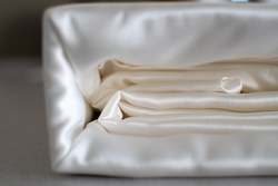 Household linen wholesaling: Silk Sheets - Ivory