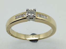 Jewellery: 9CT Princess Cut Diamond Ring L16469D