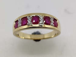 Jewellery: 9ct Ruby & Diamond Ring 0.10pts tdw 5RIN0092RUDI