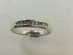 Jewellery: 9ct Diamond Ring SKE328 9CT WG