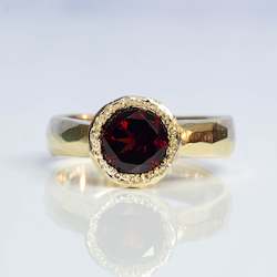 Jewellery manufacturing: Eluo Ring - 9ct Yellow Gold with Red Garnet