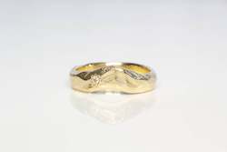 Jewellery manufacturing: Mountain Fitted Band with Gem - Yellow Gold