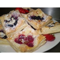 Catering: Berry & Almond Croustades