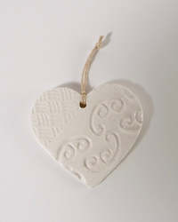 Souvenir: Ceramic Heart - Kowhaiwhai