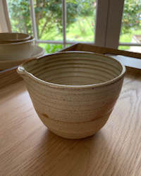 Ceramic Pouring Bowl - Honey Speckled