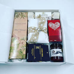 Gift Hampers For Him: Quartz Reef Bubbly Rose Box
