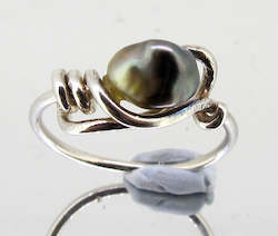 Jewellery: Black Pearl Keshi ring