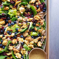 Cut lunch: Chicken + Stuffing Salad Box