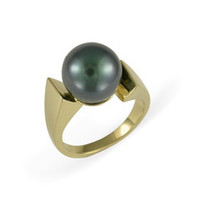 14ct Gold Design with Black Pearl