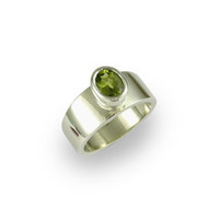 Jewellery manufacturing: 14ct White gold & Peridot Ring Jens Hansen