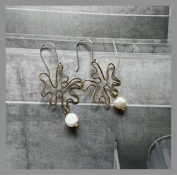 Twigg Squiggle Earring with Pearls