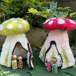Pegs With Accessories: Hollow toadstool home with toadstool fairies
