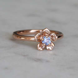 Forget Me Not Ring/ 9ct rose Gold, Ceylon Sapphire