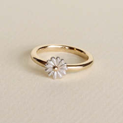 Small Daisy Ring/ 9ct Yellow Gold and Silver