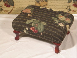 Soft furnishing wholesaling: F3 Footstool All over Fruit