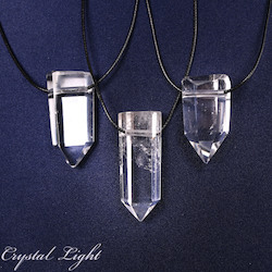 China, glassware and earthenware wholesaling: Clear Quartz Point Necklace