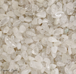 China, glassware and earthenware wholesaling: Clear Quartz Large Chips /250g