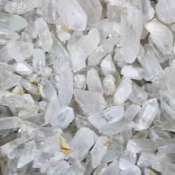 China, glassware and earthenware wholesaling: Rough Quartz points Small 250g