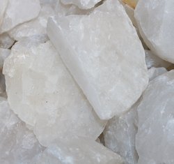 China, glassware and earthenware wholesaling: Milky Quartz Rough Off Cuts/2kg