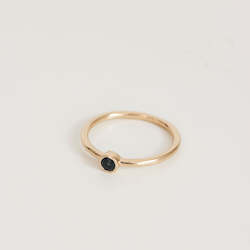 Gold smithing: Round Sapphire Ring